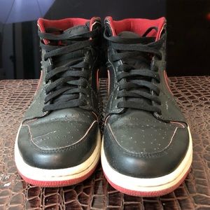 Nike Air Jordan 1 (blk/varsred/wht size 8.0!